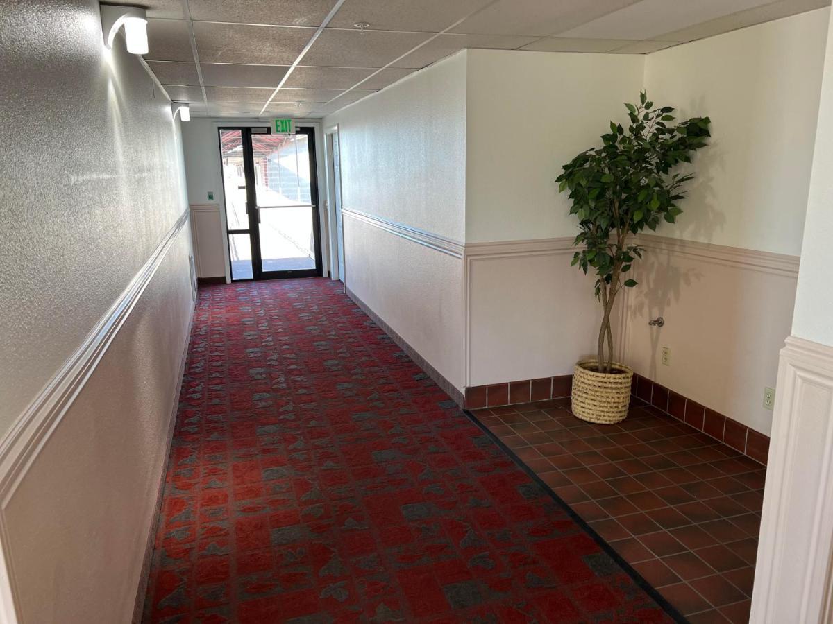 Oquirrh Mountain Inn Tooele Exterior photo